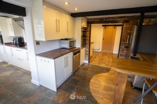 4 bed Detached for sale Image 5