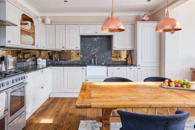 4 bed Detached for sale Image 5