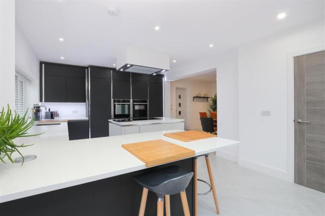 Kitchen2.jpg
