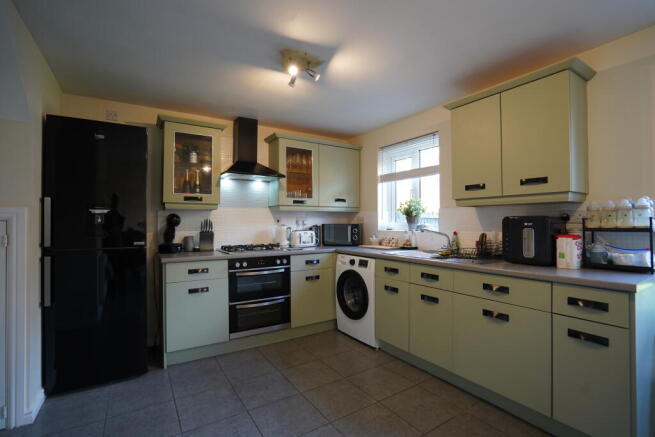 3 bed Town House for sale Image 4