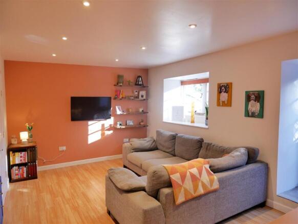 LIVING / DINING ROOM