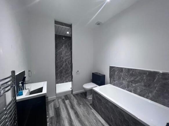 3 Brennan Place bathroom.jpg