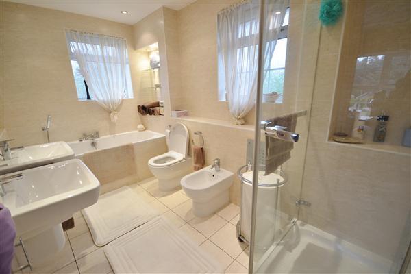 EN SUITE BATH