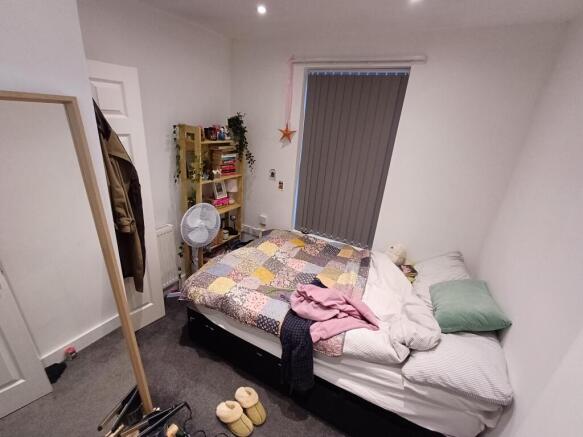 3 bed Terraced to rent Image 5