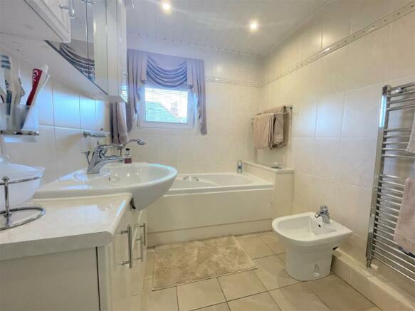 Bathroom/w.c.