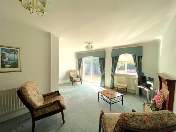 9 Beatrice Walk - Lounge2.jpg