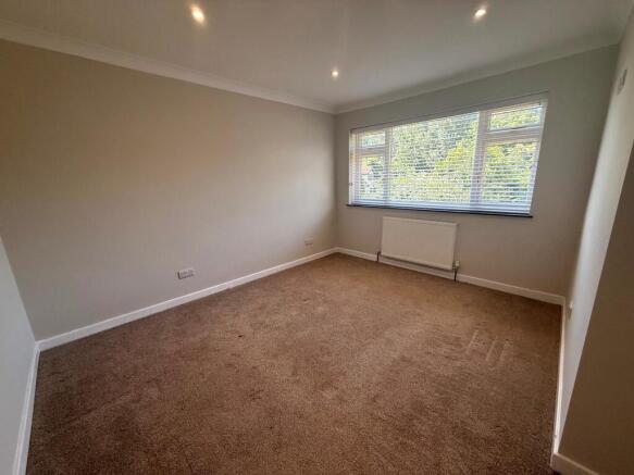 5 bed Semi-Detached to rent Image 10