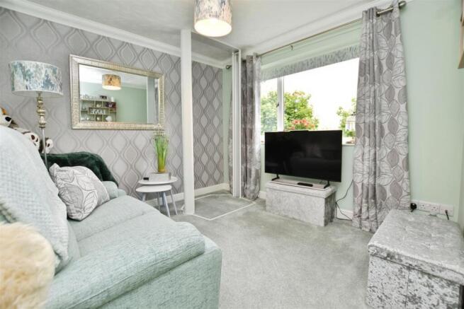 0936b4b3-bed 204.JPG