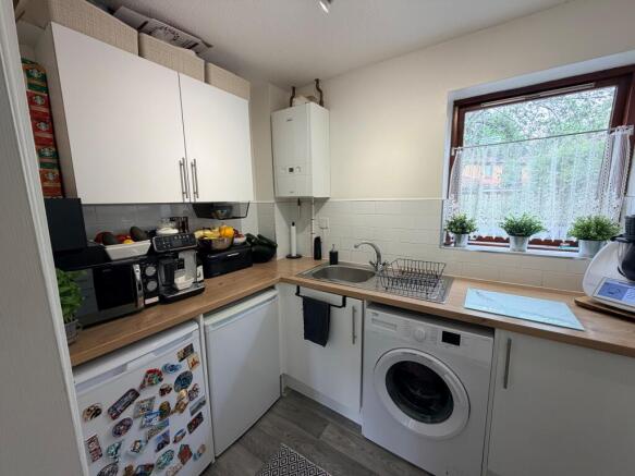 Faraday Drive, MK5 photo 4