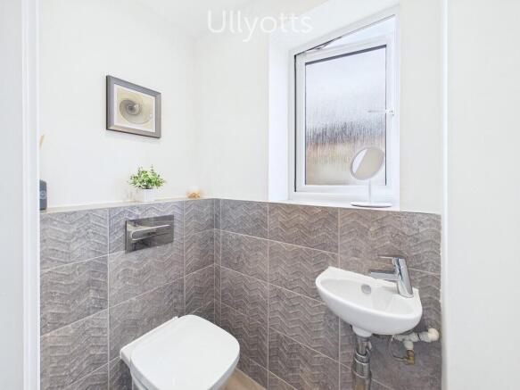 4 bed Detached for sale Image 7