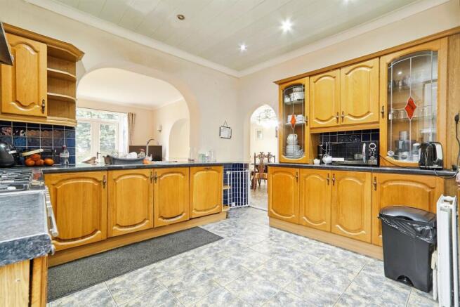 4 bed Semi-Detached for sale Image 9