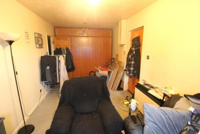 105 Brendon Close, Harlington, Hayes, Middlesex, UB3 5NH photo 4