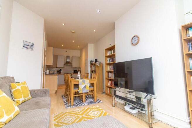 OPEN PLAN LOUNGE/KITCHEN