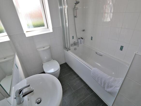 4 bed Detached for sale Image 9