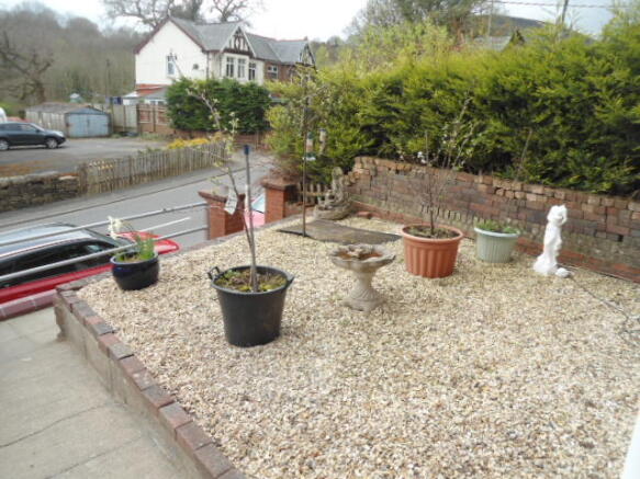 FRONT GARDEN