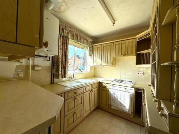 Lutterworth Close, Worcester photo 4