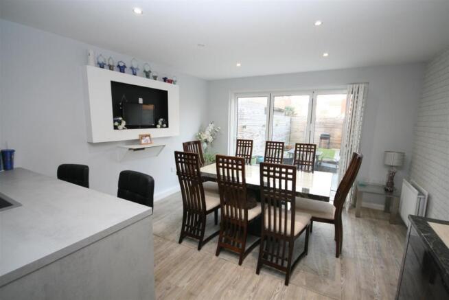 Dining Area.JPG