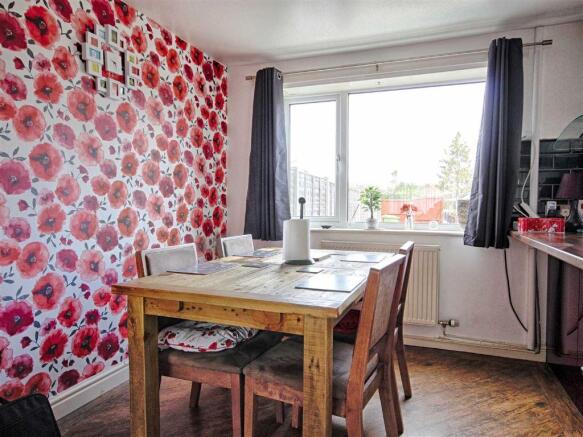KITCHEN /DINING ROOM