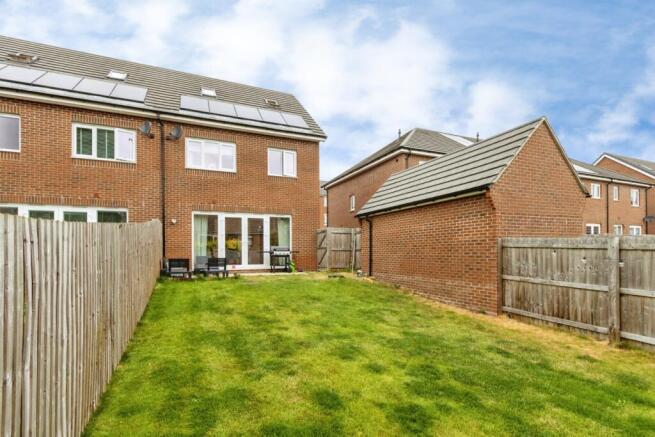 4 bed Semi-Detached for sale Image 4