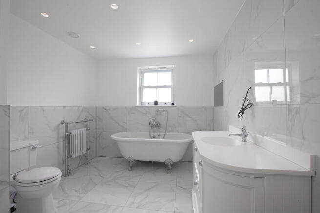 MAIN BEDROOM