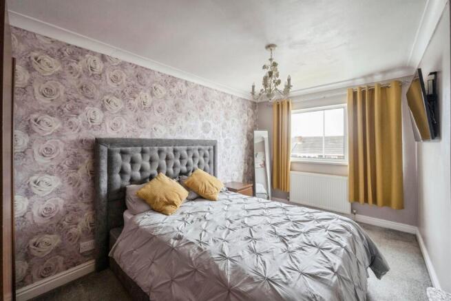 4 bed Semi-Detached for sale Image 10