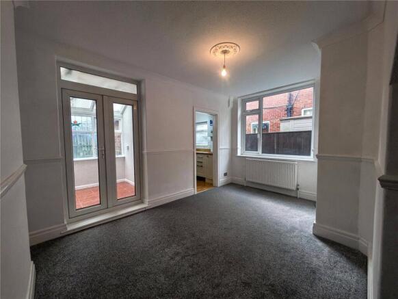 2 bed Terraced to rent Image 4