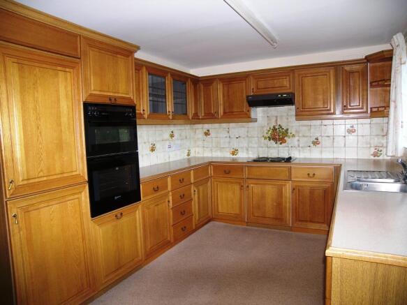 BREAKFASTING KITCHEN