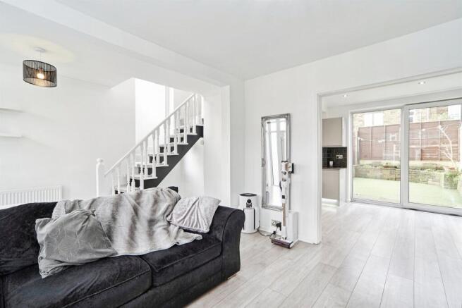 3 bed Semi-Detached for sale Image 4