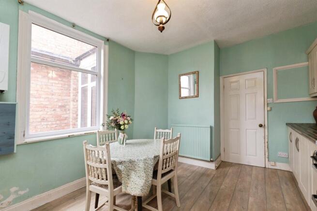 5 bed Terraced for sale Image 4