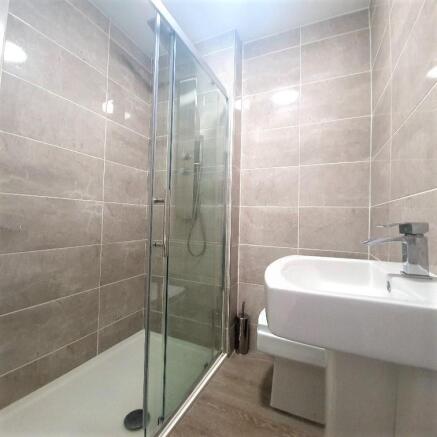 Bedroom 5 Ensuite.jpg