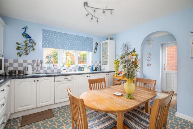 Kitchen/Breakfast...