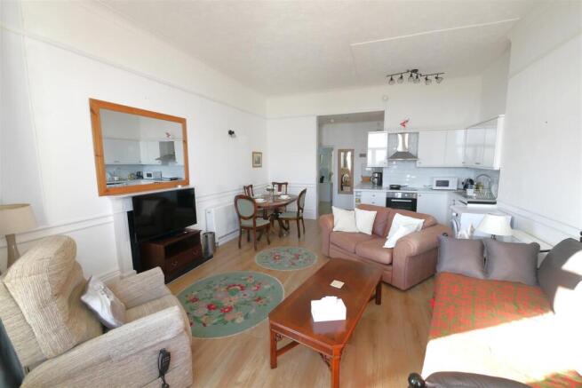 Lounge/Kitchen