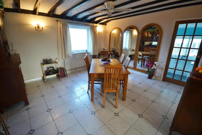 DINING AREA.jpg