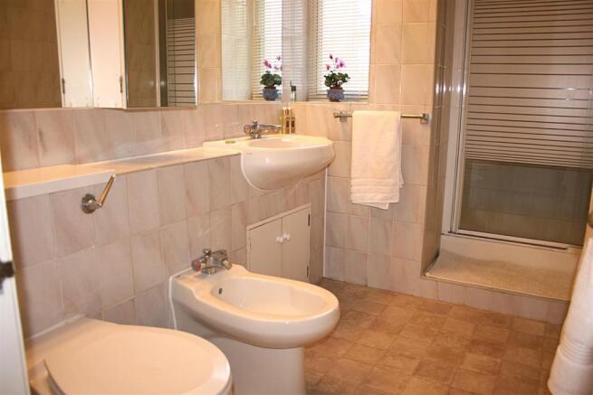 showerroom.JPG