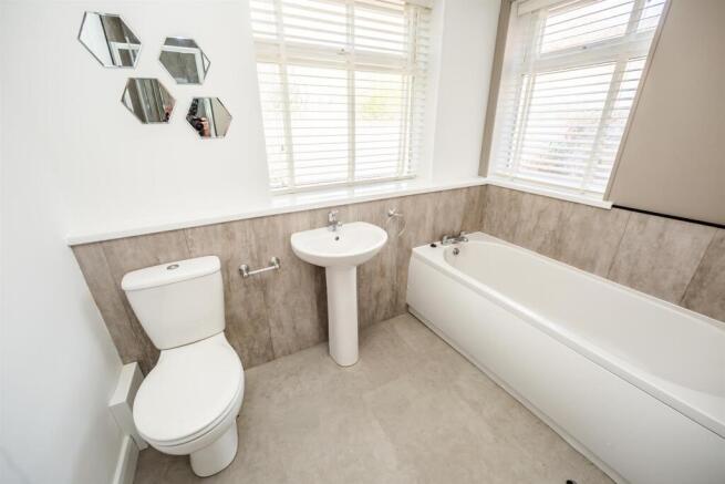 4 bed House Share to rent Image 12