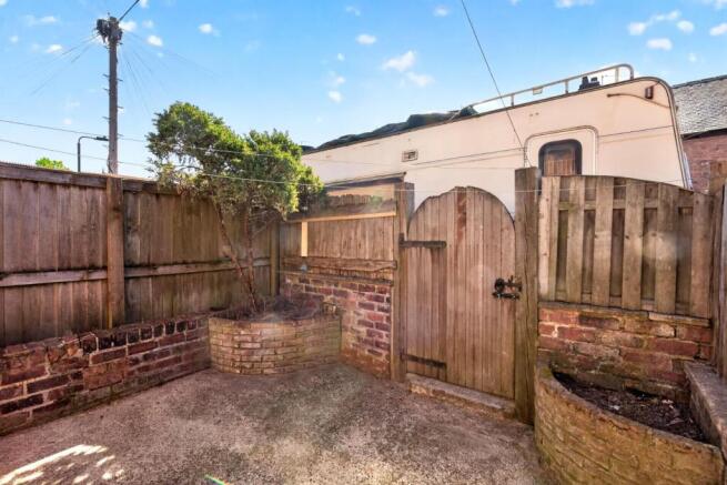 3 bed Terraced for sale Image 8
