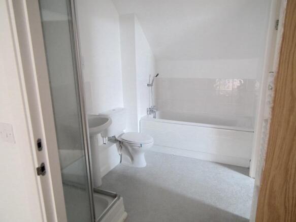 11.Second bathroom e
