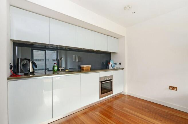 1 bed Apartment to rent Image 4