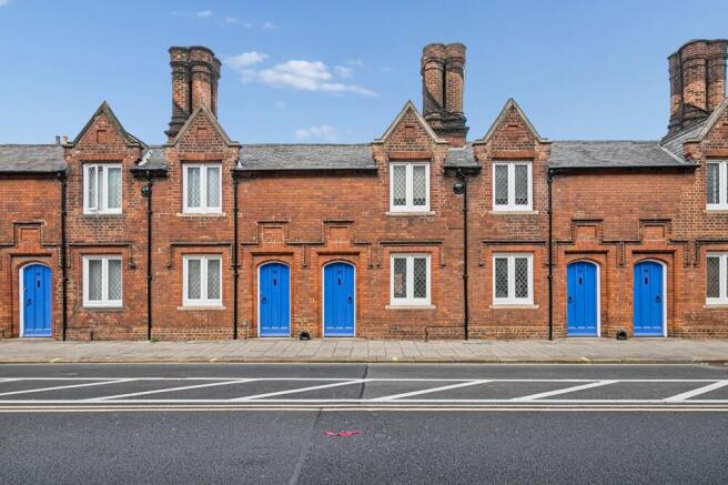 1-bed flat on Dame Alice Street, Bedford, MK40, £150,000