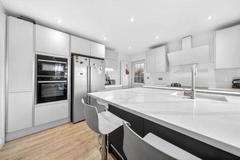 Elmwood Avenue, Borehamwood, WD6