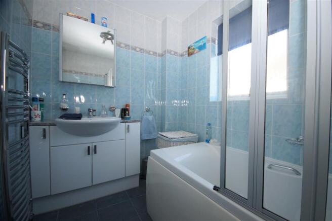 ensuite1.JPG
