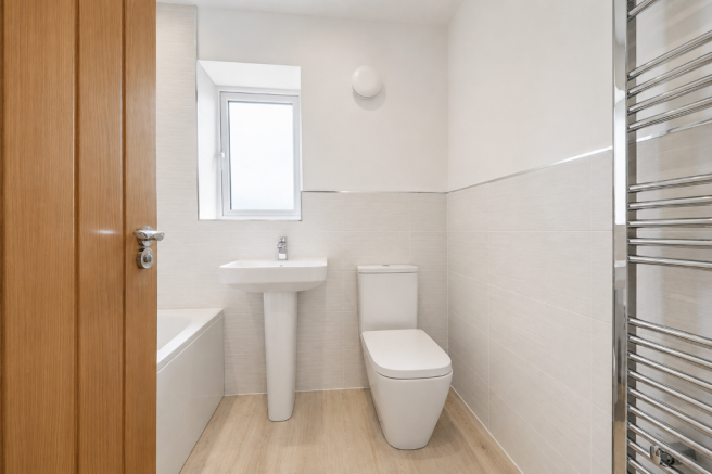 4 bed Detached for sale Image 4