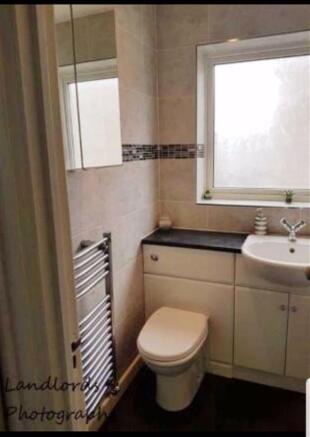 Bathroom (Alternative View)