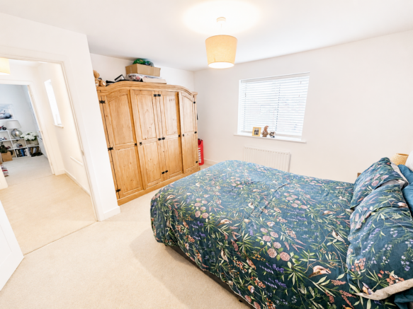 4 bed Detached for sale Image 8
