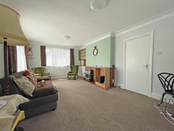 Thornhill Way 3 - Lounge Dining Room.jpg