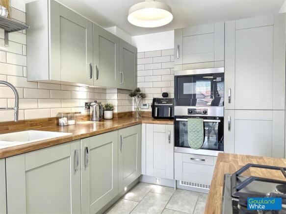 4 bed Detached for sale Image 5
