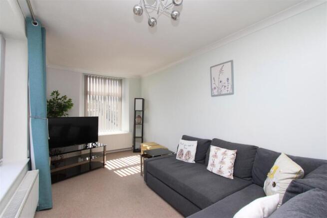 1 bed Apartment to rent Image 12