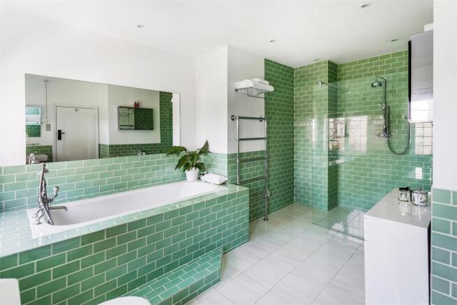 house. estate agency Hascombe bathroom