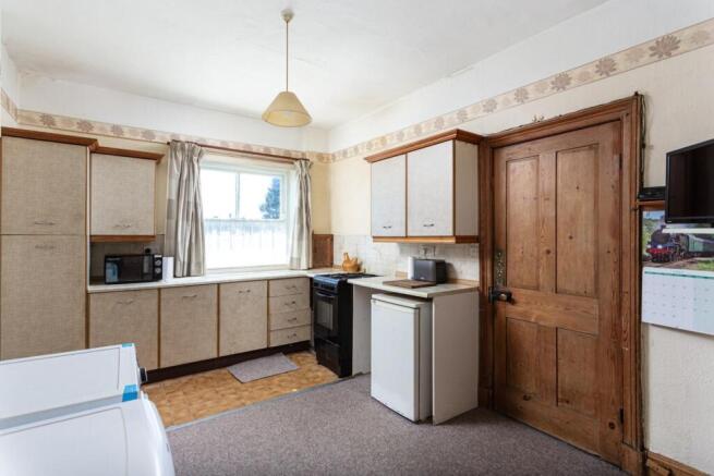 5 bed House for sale Image 11