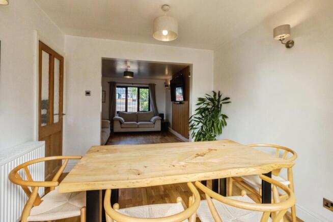 4 bed Semi-Detached for sale Image 8